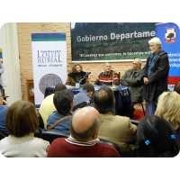 El Secretario Ejecutivo de la Fundación, Dr. Gustavo Guadalupe, se dirige a los presentes
